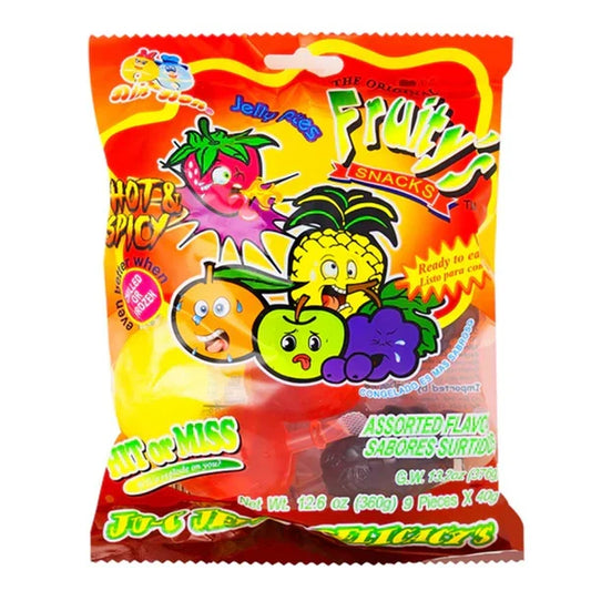Vruće i ljute voćne bombone u crvenoj vrećici s prozirnim prozorčićem